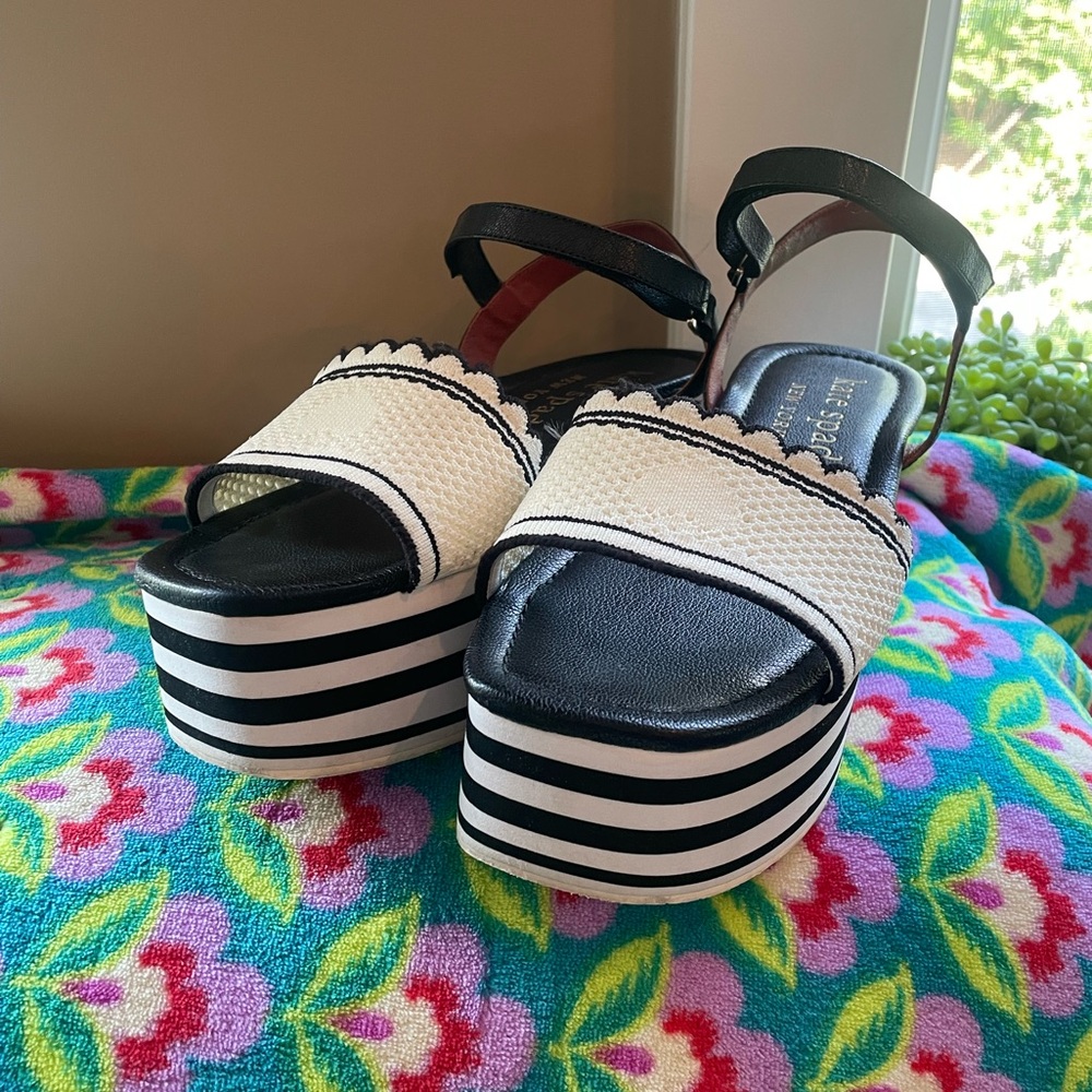 Kate Spade New York: Highrise Spade Wedge Sandal Black & White Stripes Size 9.5